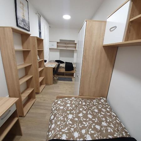 Railway Station City Modern Apartment Марібор Екстер'єр фото