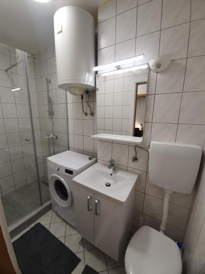 Railway Station City Modern Apartment Марібор Екстер'єр фото