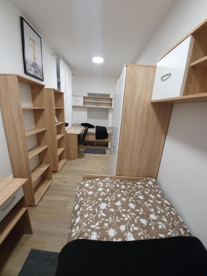 Railway Station City Modern Apartment Марібор Екстер'єр фото